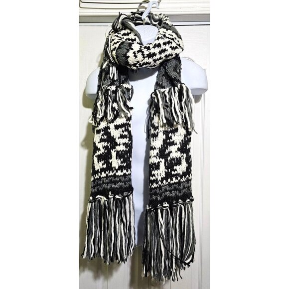 Steve Madden Chunky Knit Scarf Winter Rectangle Fringe Women's Striped Geometric - Picture 1 of 3